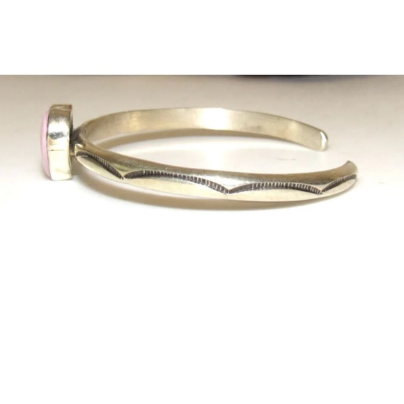 Navajo Pink Conch Heart Bracelet Stacker Sterling Silver Cuff G. Jones - Picture 3 of 4